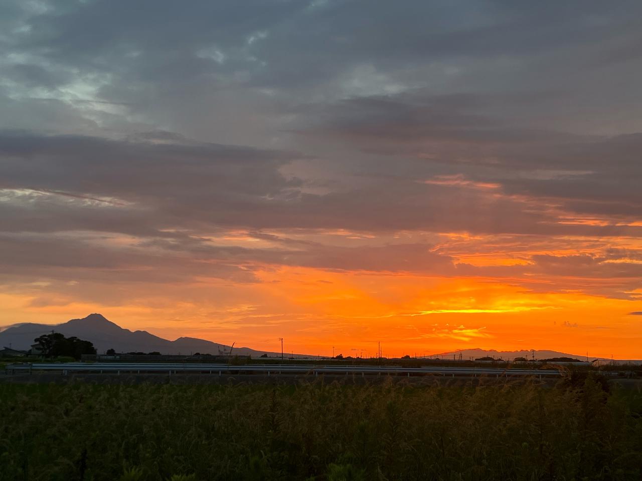 夕暮れ 蒸し暑い夕暮れ 注目の空の写真 ウェザーニュース
