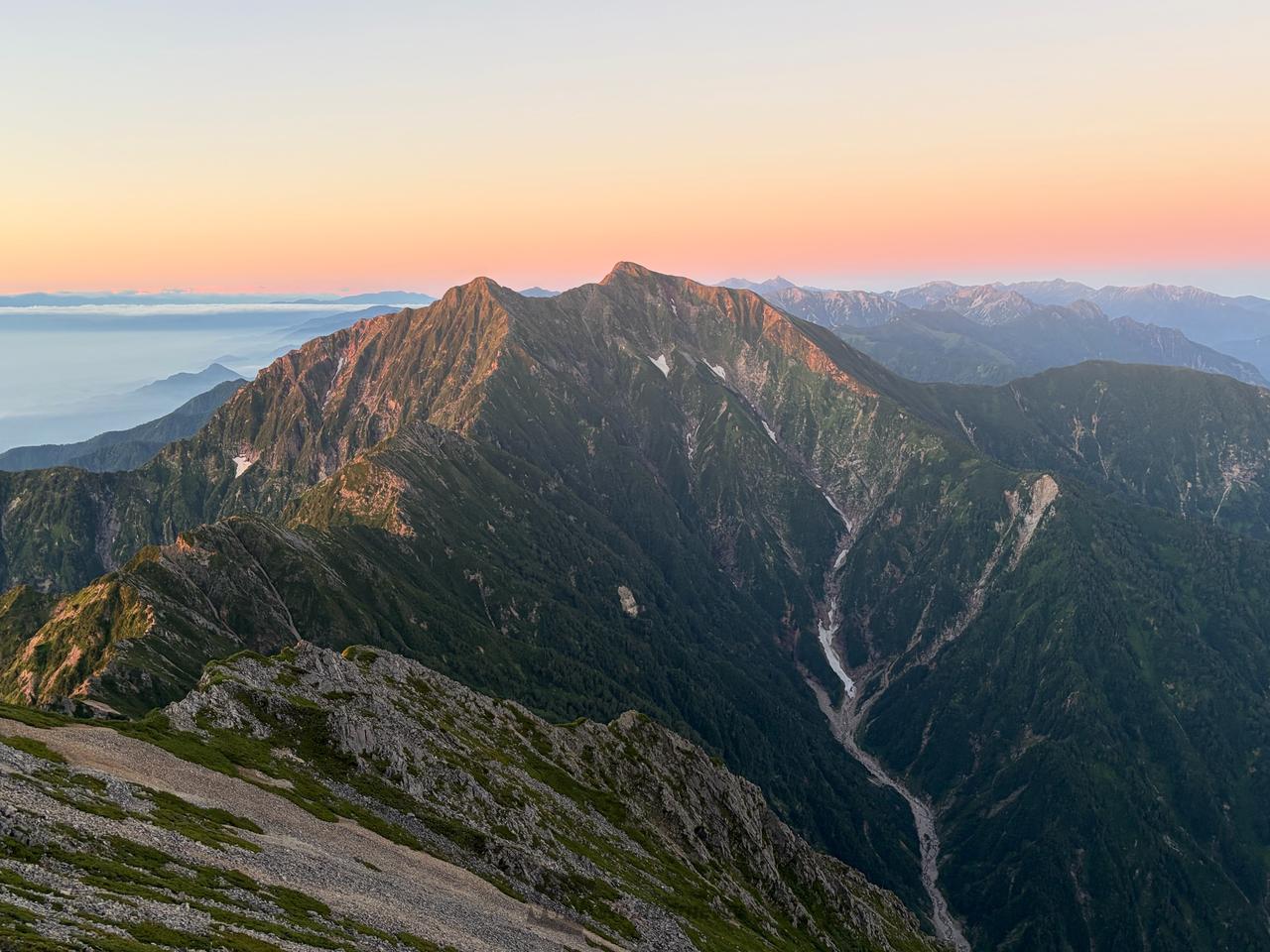五竜岳山頂より素...
