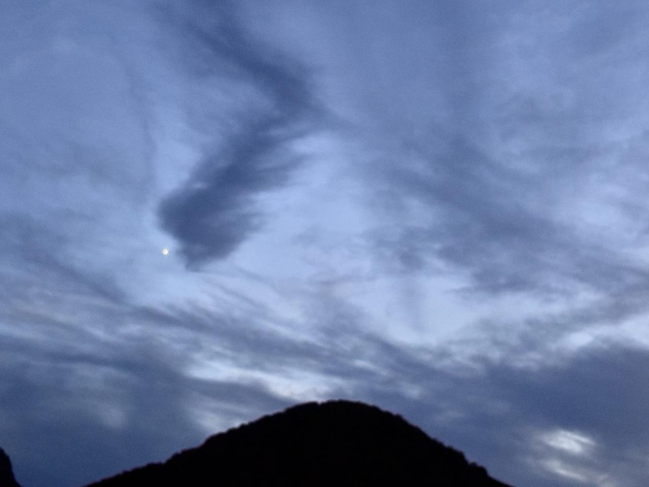 雲多い空☁️宵の...