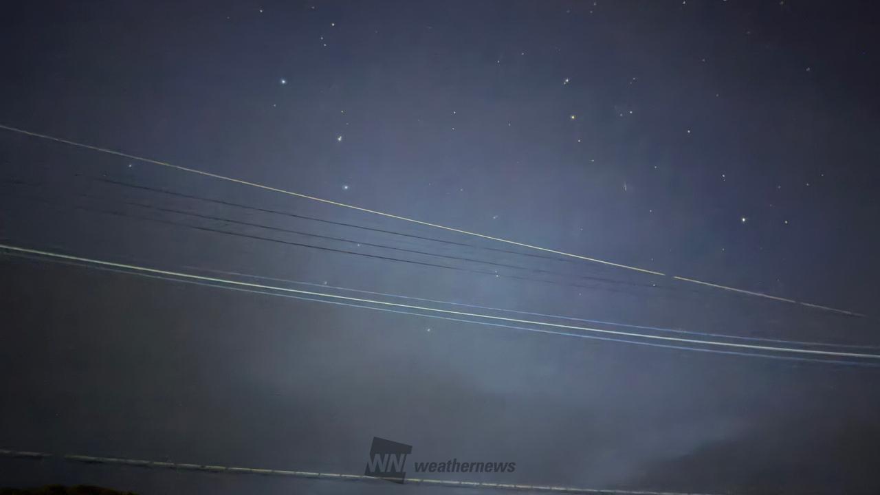 雲ありの夜空。北...
