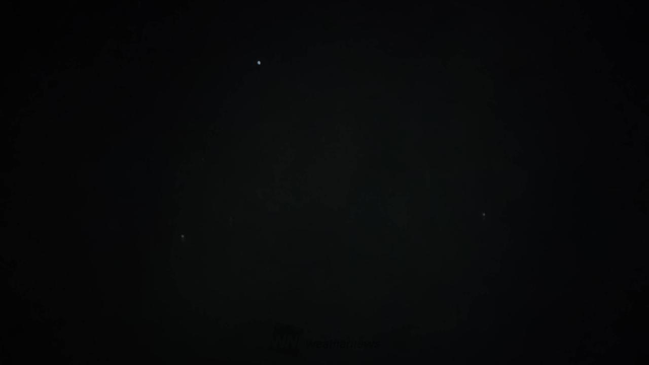 薄雲が掛かっている...