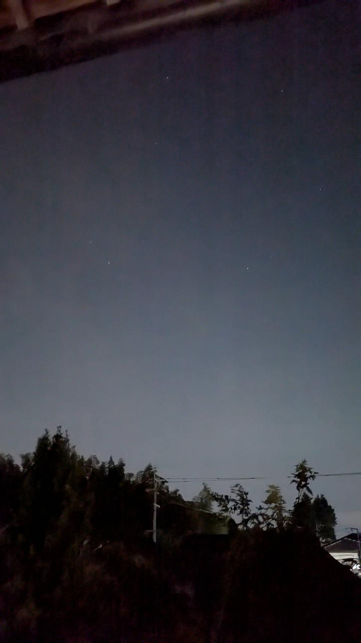 薄っすらと星が見え...