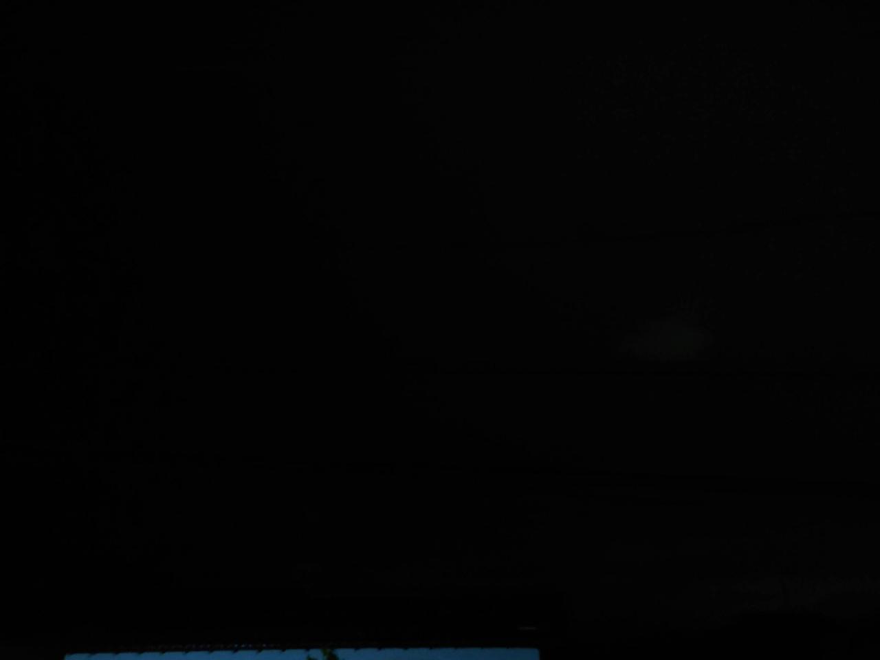 薄い雲が広がって、...