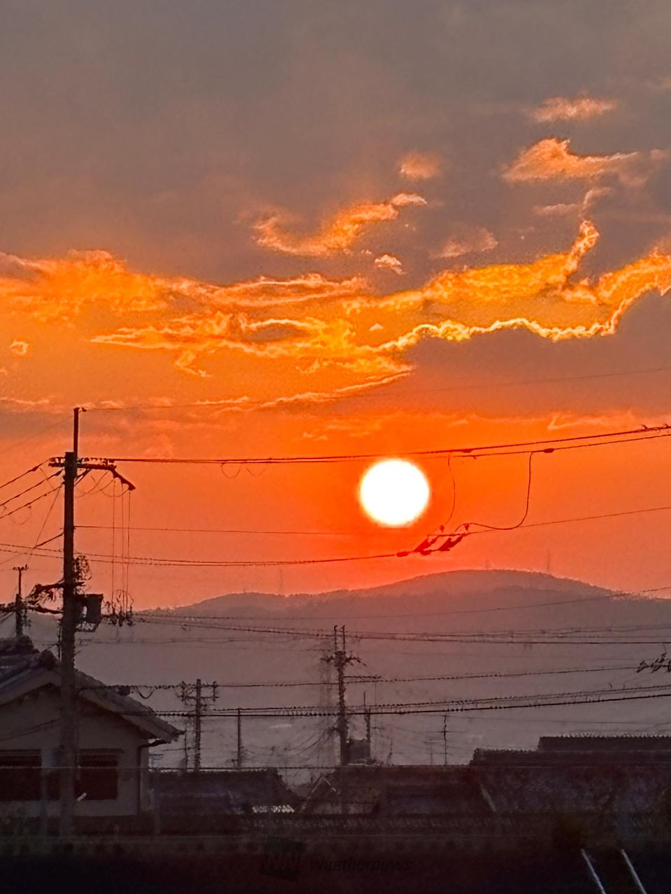 18時31分撮影 生駒山の裾野上空､まん | 奈良県天理市 | 福ちゃん