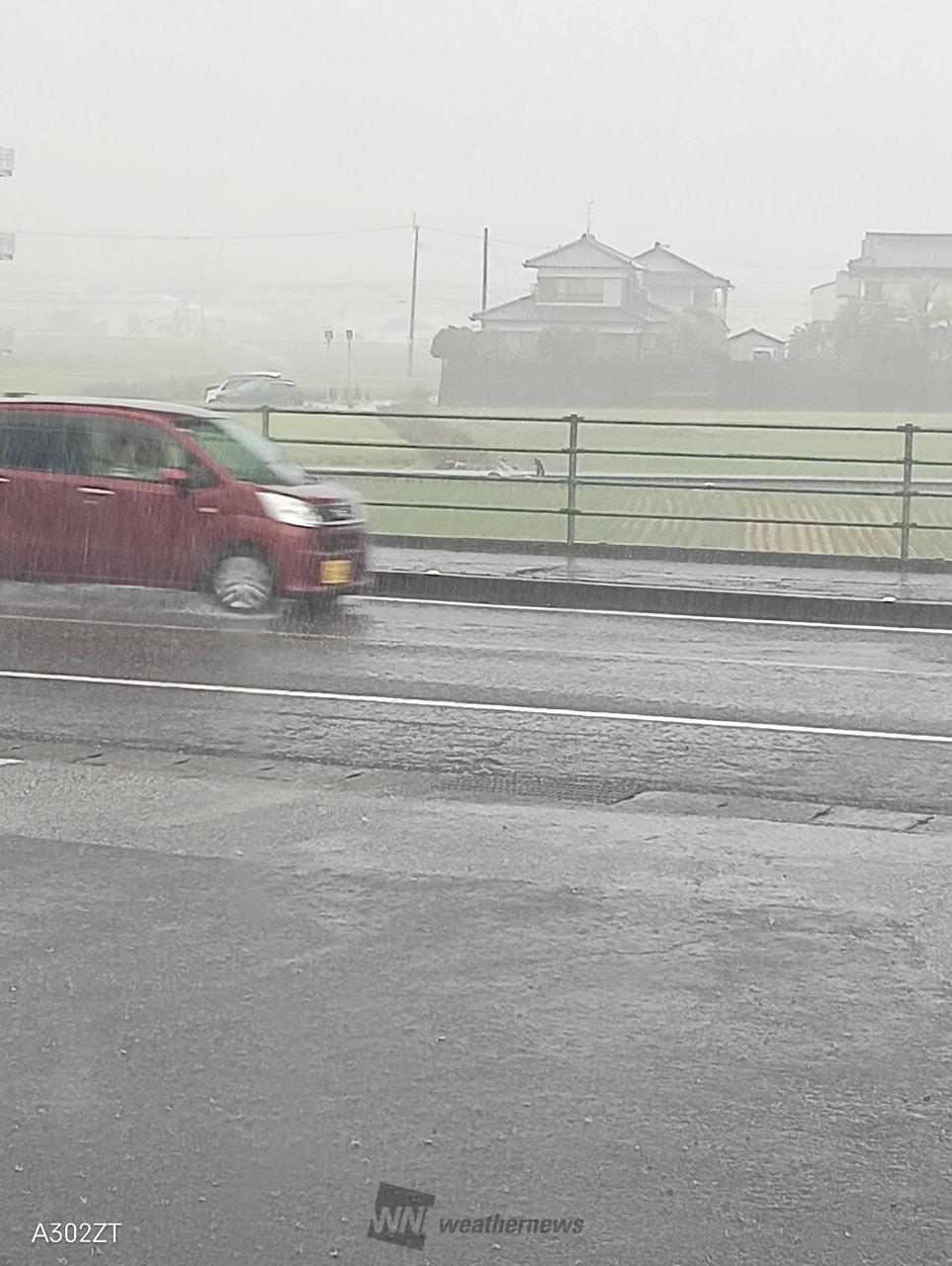 急に土砂降りになり...
