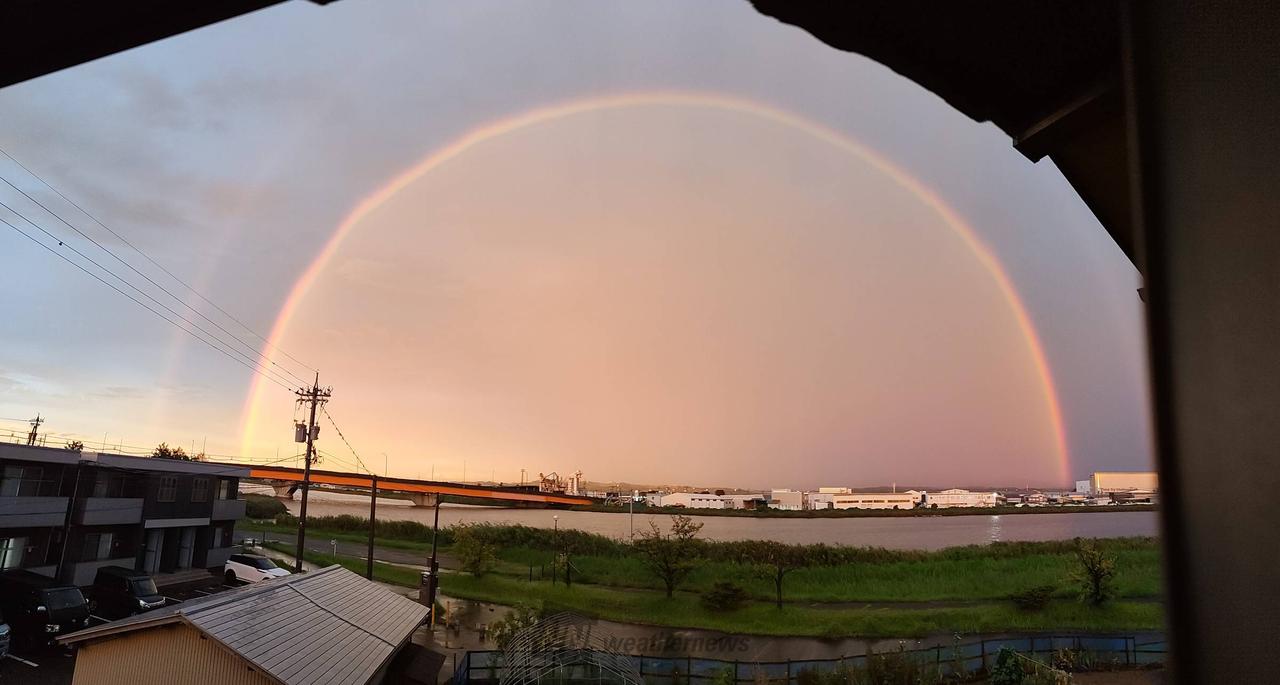 嵐の間に虹架かる🌈 注目の空の写真 ウェザーニュース