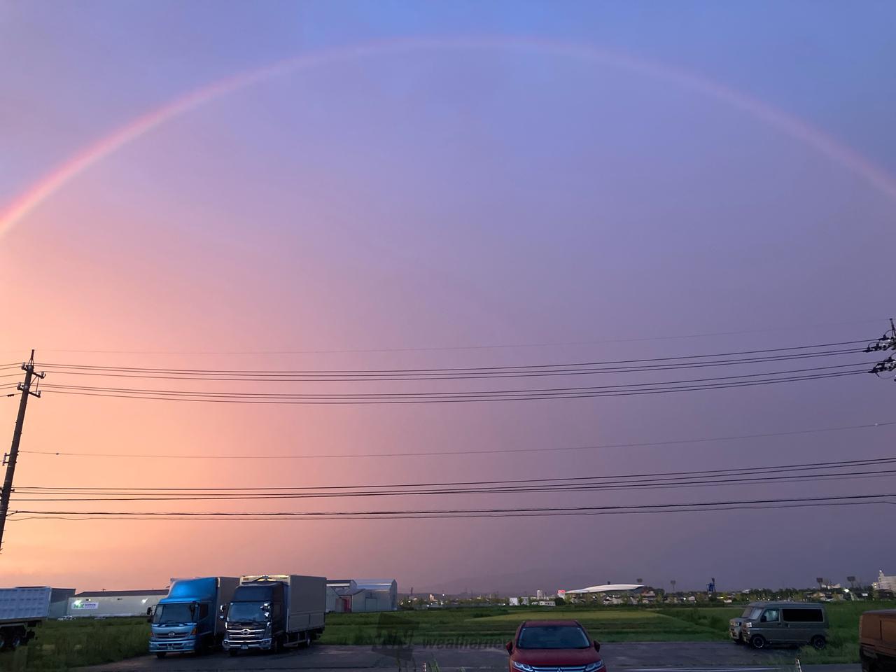 嵐の間に虹架かる🌈 注目の空の写真 ウェザーニュース