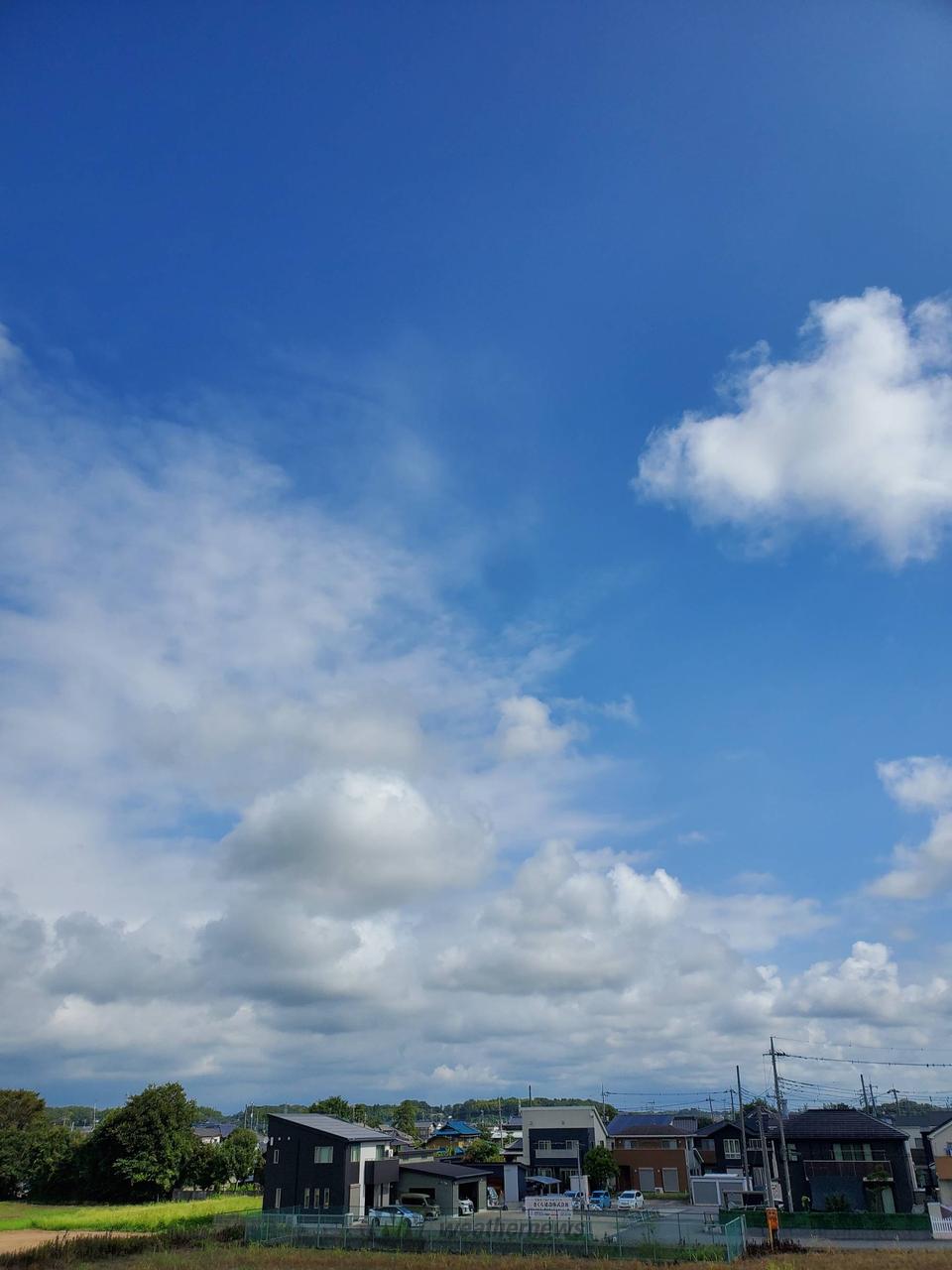 雲が多いですが時々こんな隙間ができて陽射 | 茨城県取手市 | たま