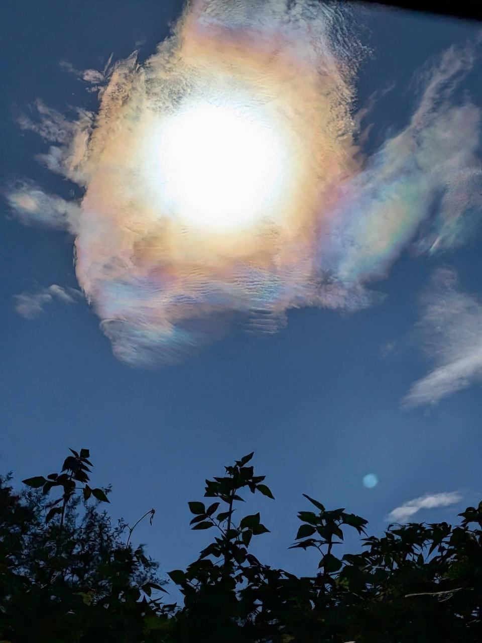 虹色に染まる雲 注目の空の写真 ウェザーニュース