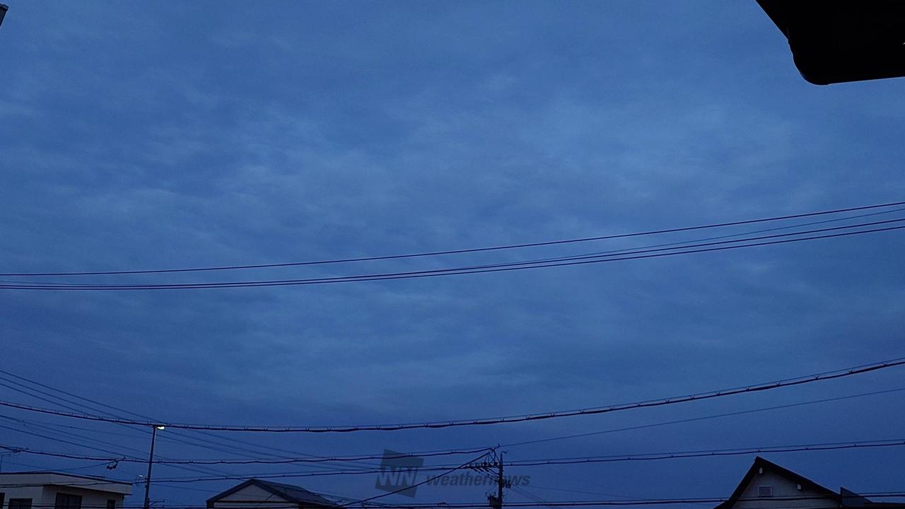 西の空です雲が薄...
