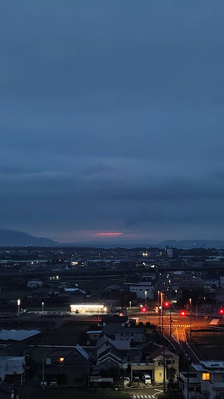 おはようございます。 夜明け前 曇り空で | 徳島県徳島市 | -13階