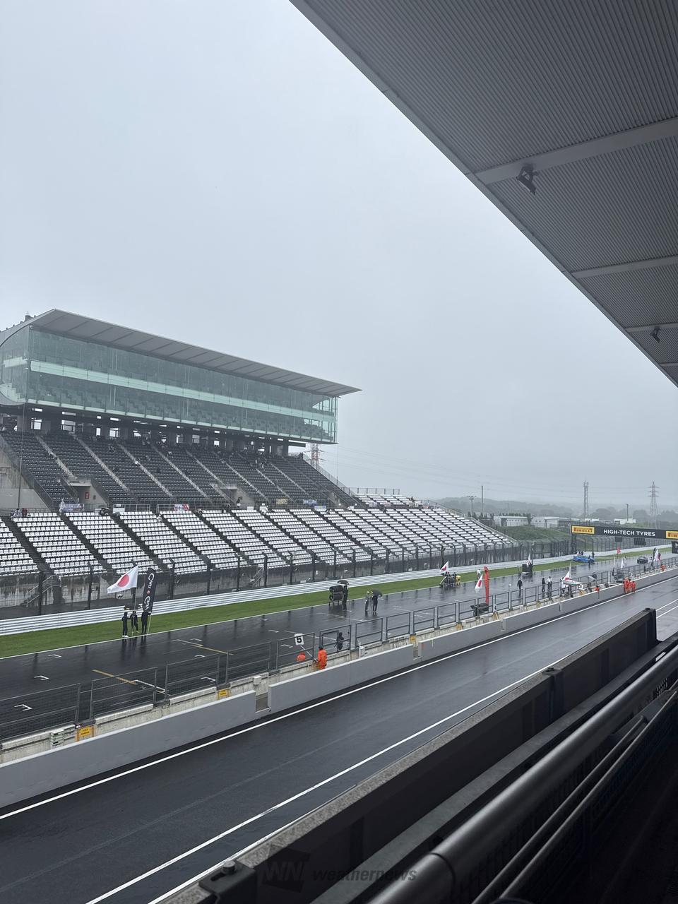 霧雨が強く降ってい...