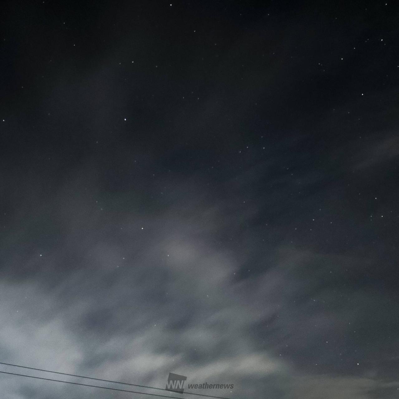 雲の合間に星が見え...