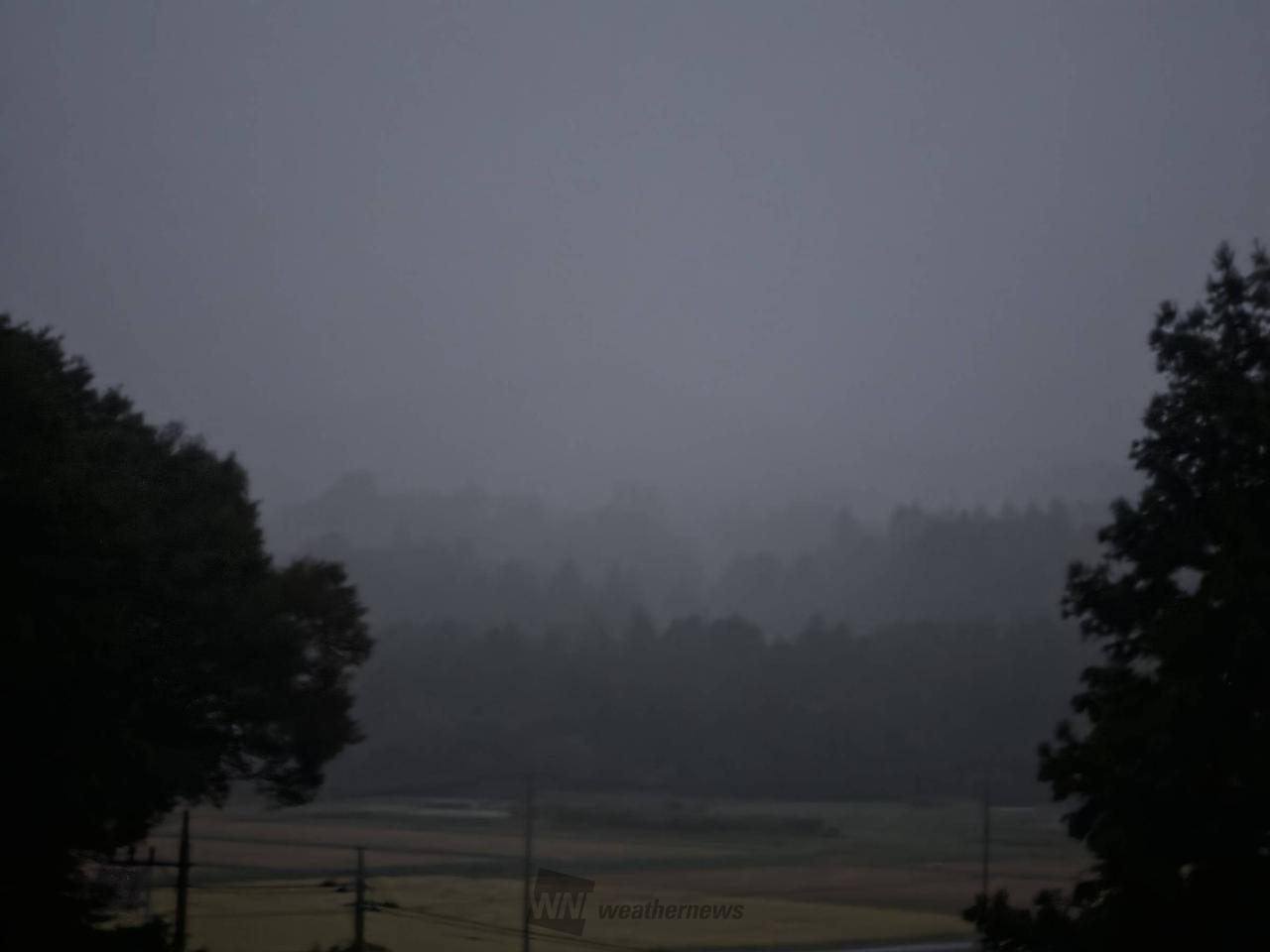 夜明け前の東の今空...