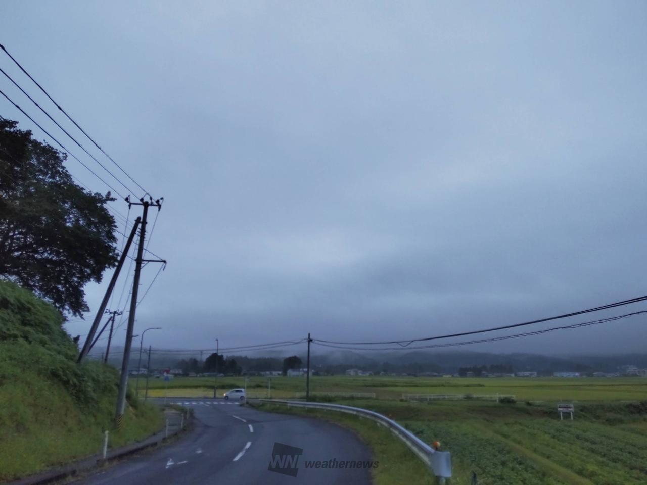 少し靄がかかってい...