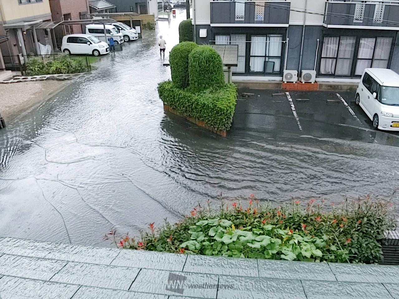 通り雨 凄い雨でした 自宅前周辺が少し浸水しまし | 滋賀県栗東市 | 滋賀県