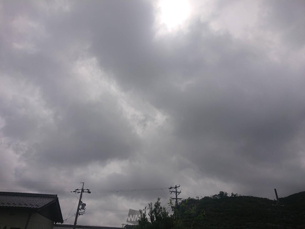 雲に覆われています。 ちょうど雲が薄いと | 岐阜県揖斐郡池田町