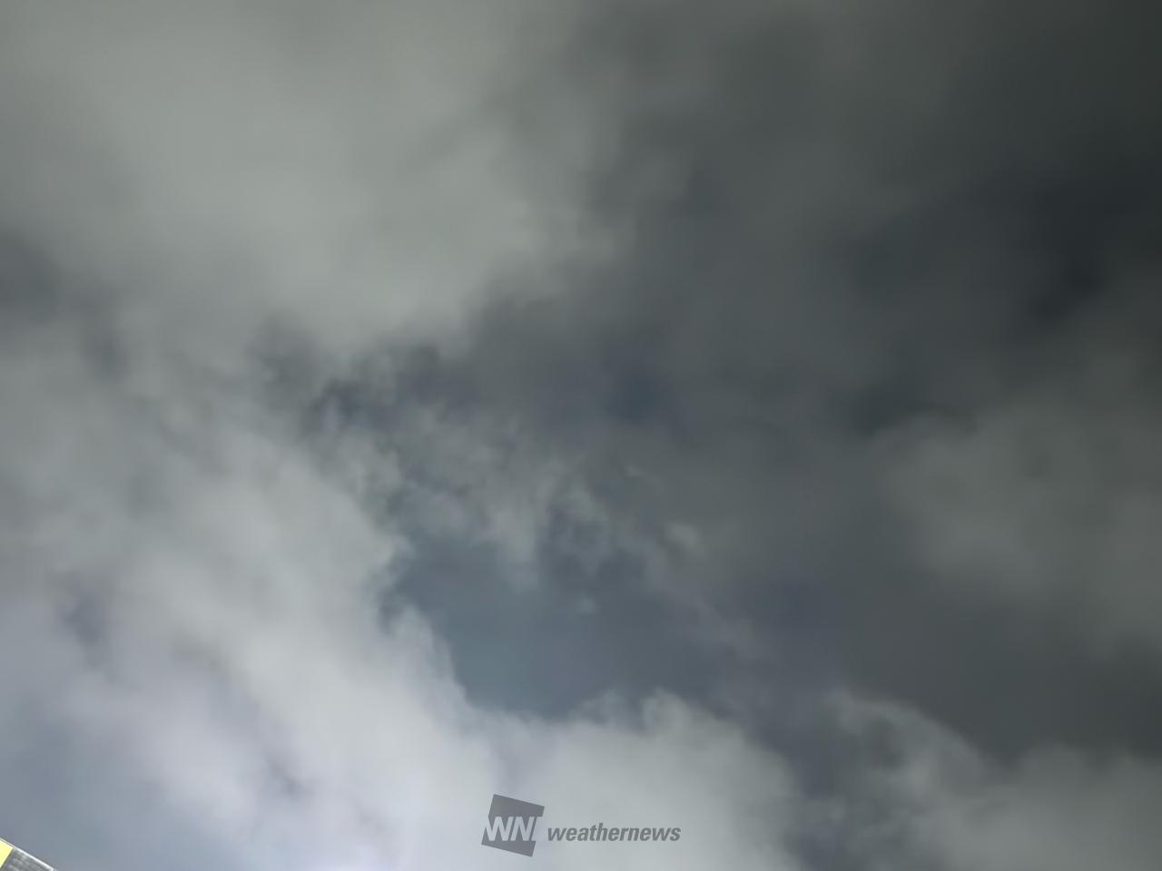 仕事終わりの空は雲...