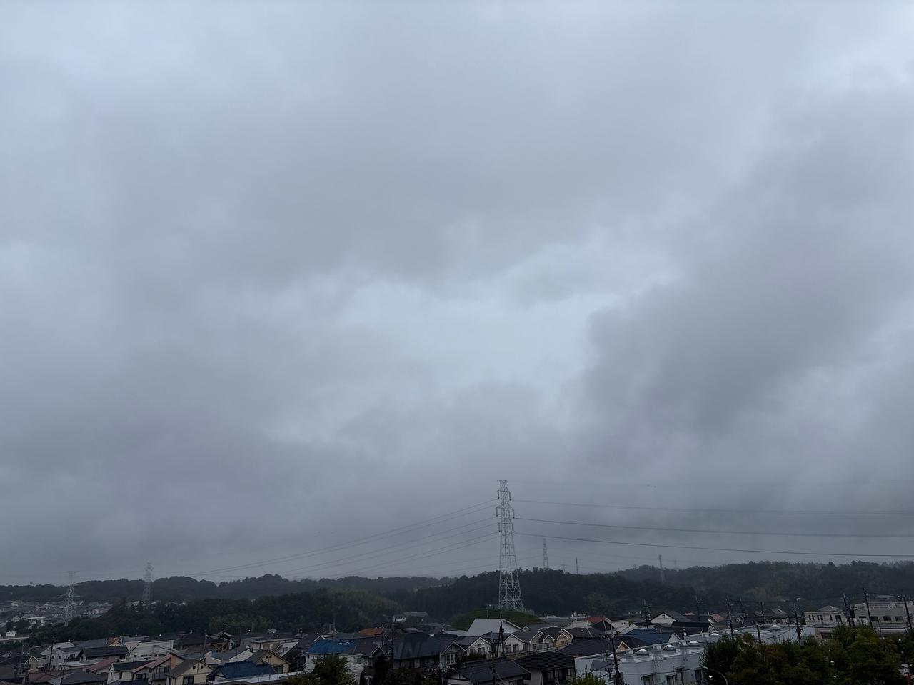 霧雨状態です 傘をさしている人い無い人ま | 神奈川県横浜市青葉区