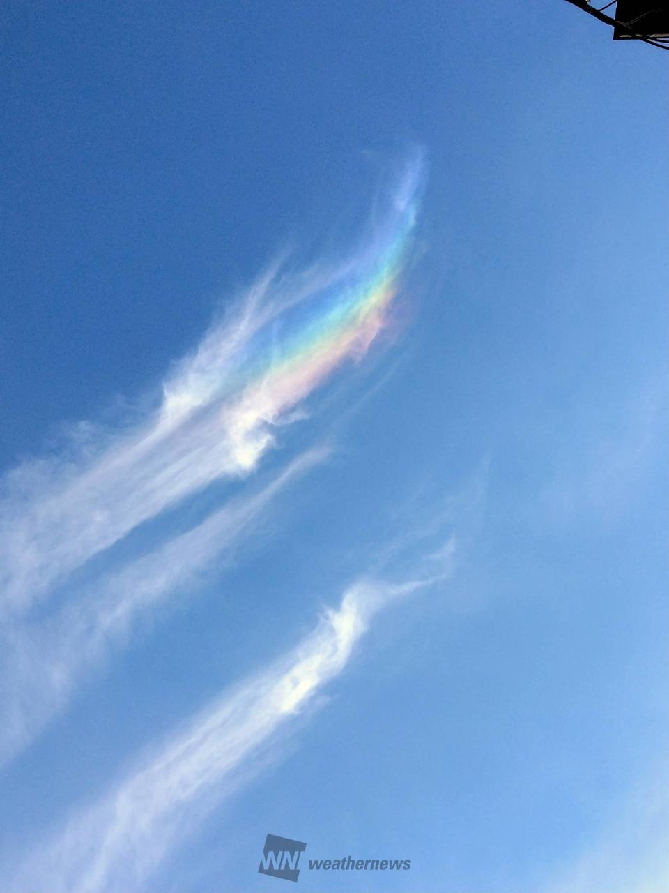 散歩中に真上の空を...