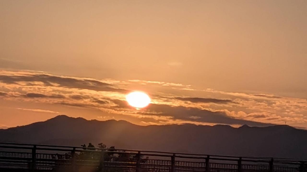夕焼け・夕日 上空は苦もなく稜線上に南西 | 埼玉県比企郡鳩山町