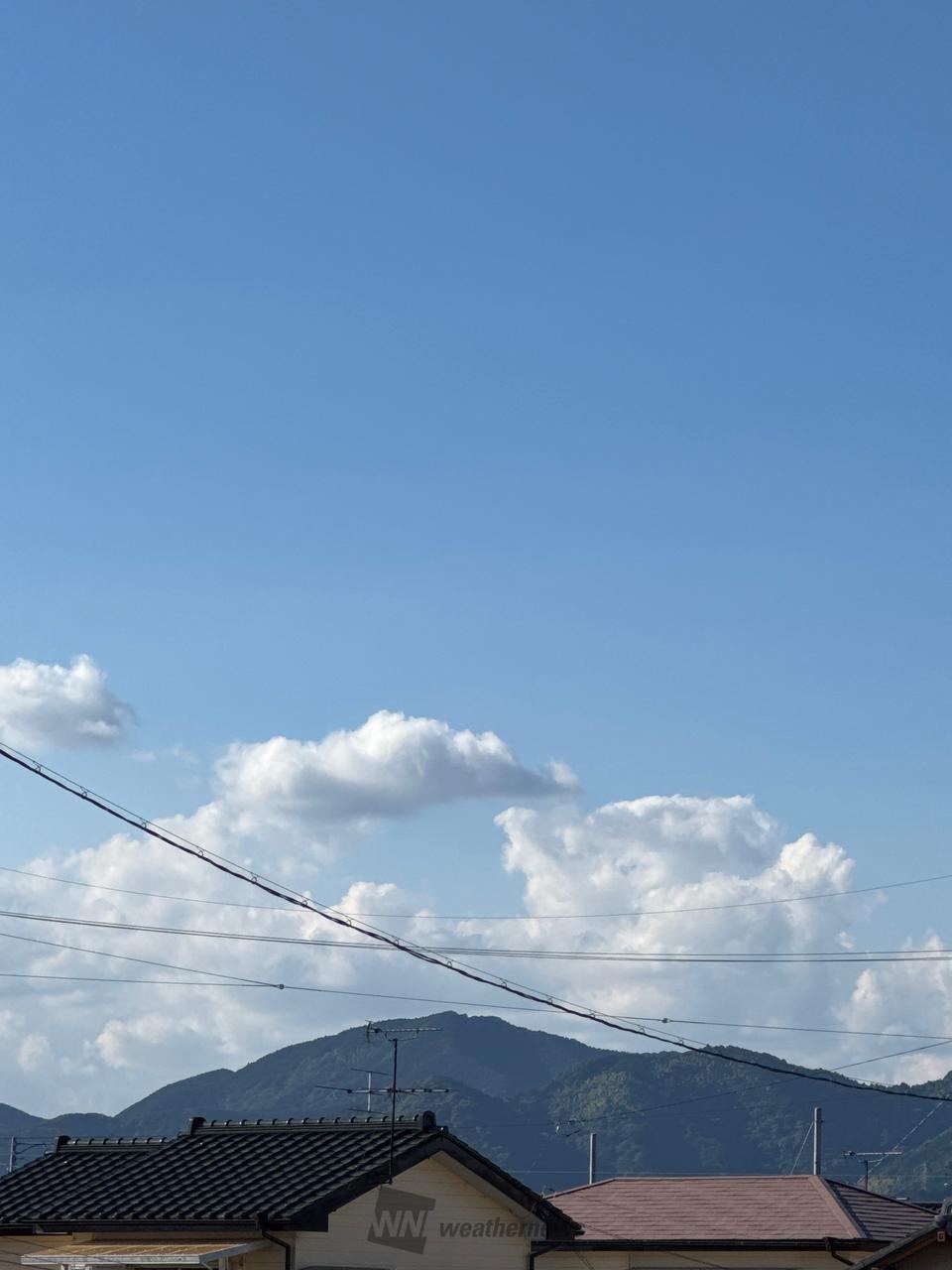 北西方向の空☁️ 少しモクモクした雲が | 静岡県静岡市駿河区 | -なみ