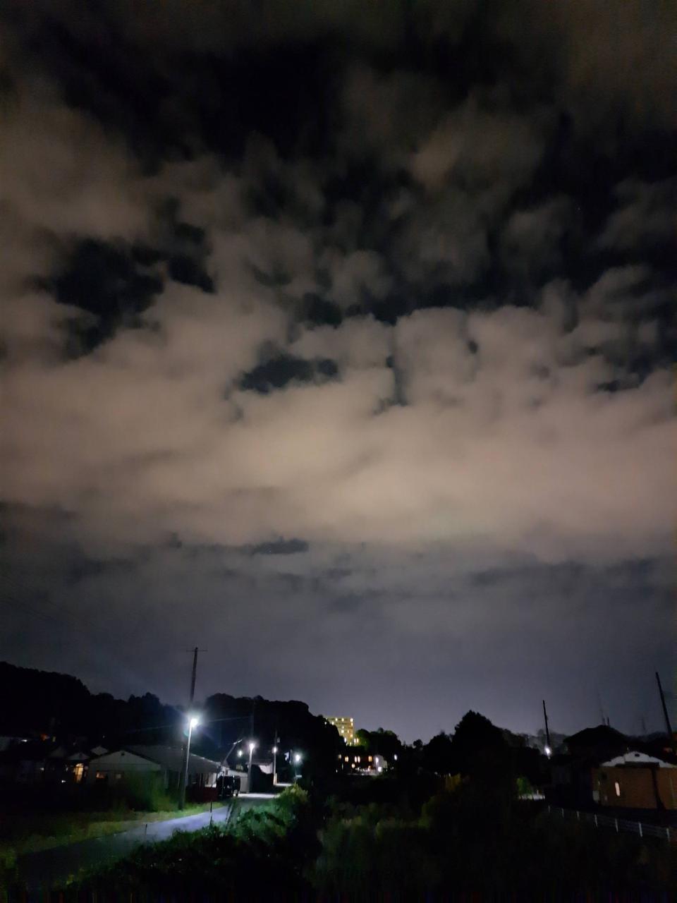 お疲れ様です。 雲の隙間からの星が見える | 福島県いわき市