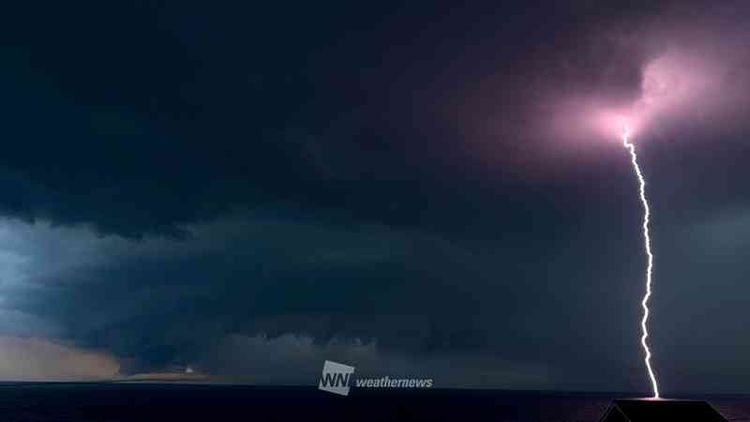 冬の雷の威力は夏の数百倍、落雷による事業停止を防ぐ、各社が実践する雷対策とは